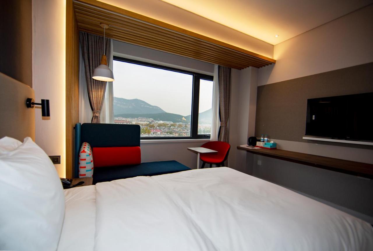 Holiday Inn Express Jinan Jingshi Road, An Ihg Hotel Exterior photo